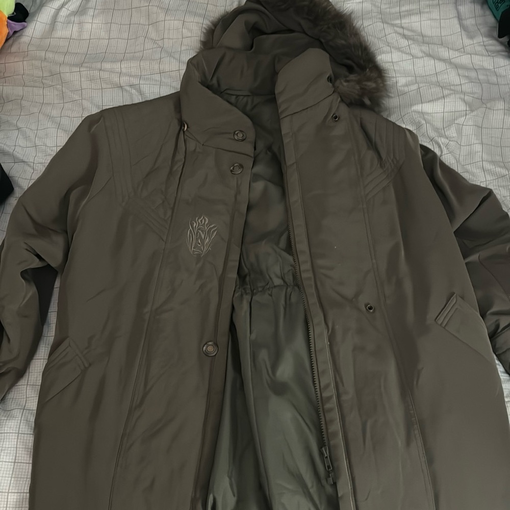 Medium weight fur trimmed winter coat w/ detachable hood